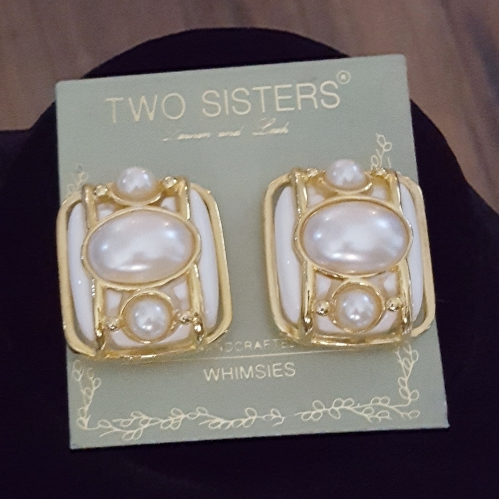 Two Sisters‎ Vintage Pearl Clip On Earrings